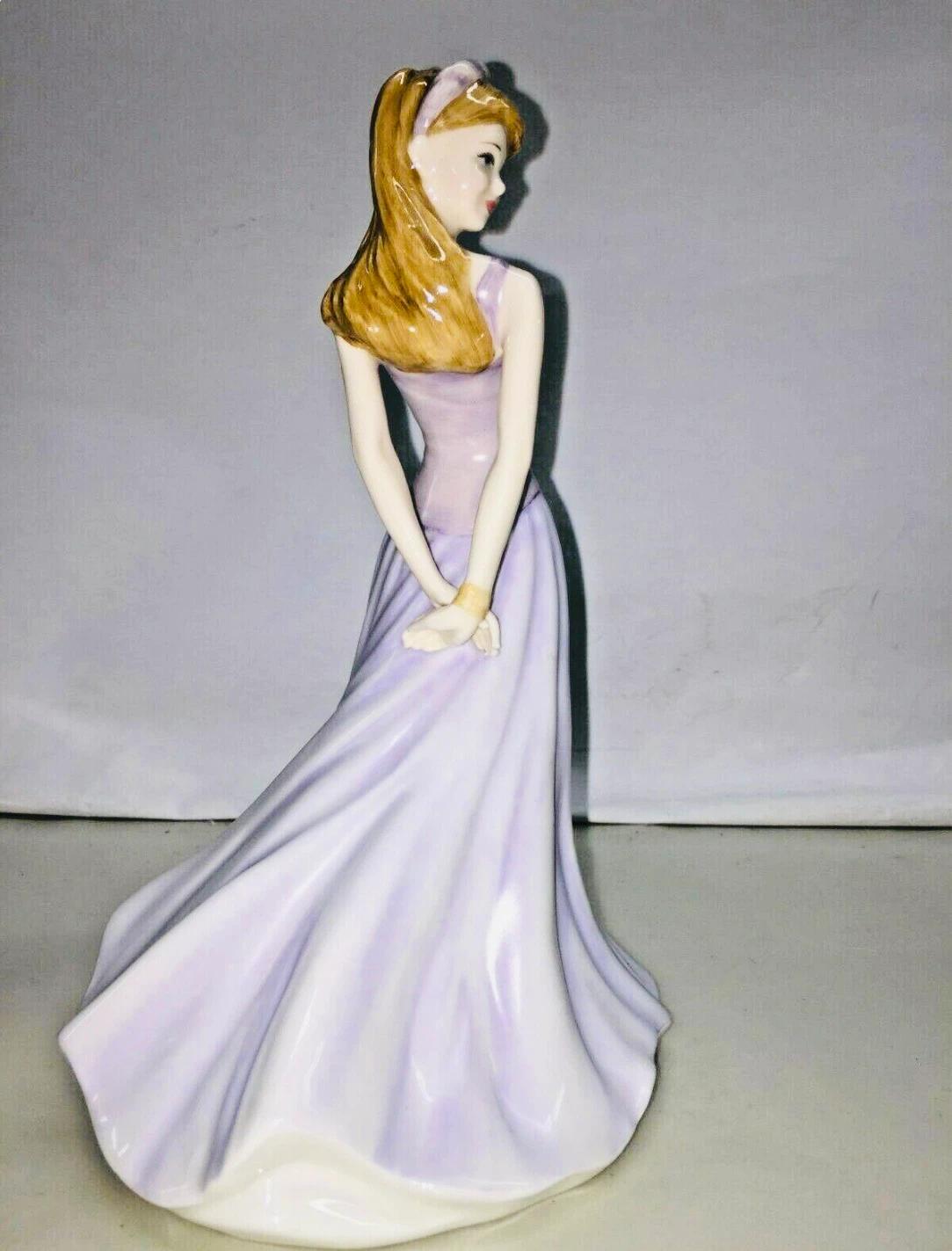 Royal Doulton CHELSEA ZOE HN 4208 Figurine - photo 2