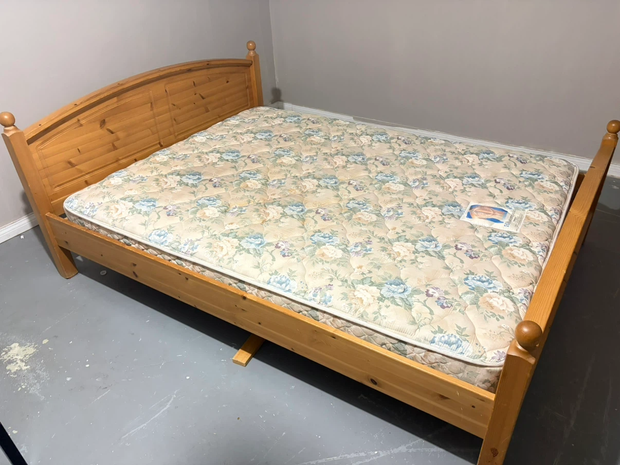 Solid Wood Bed Frame with Sealy Posturepedic Mattress - photo 3