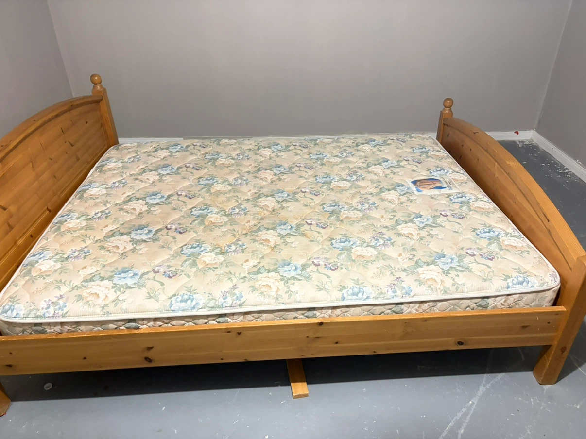 Solid Wood Bed Frame with Sealy Posturepedic Mattress - photo 4