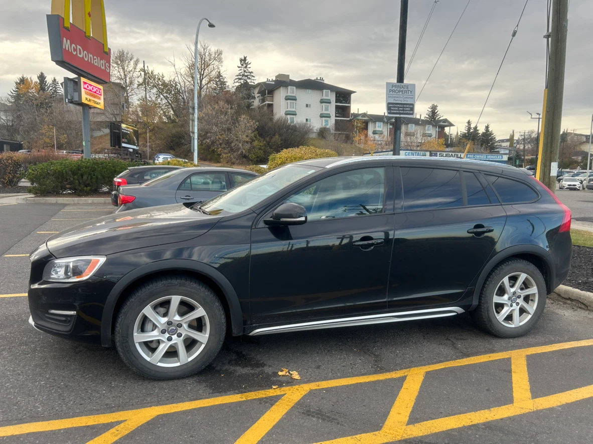 Black Volvo V60 Cross Country - photo 2