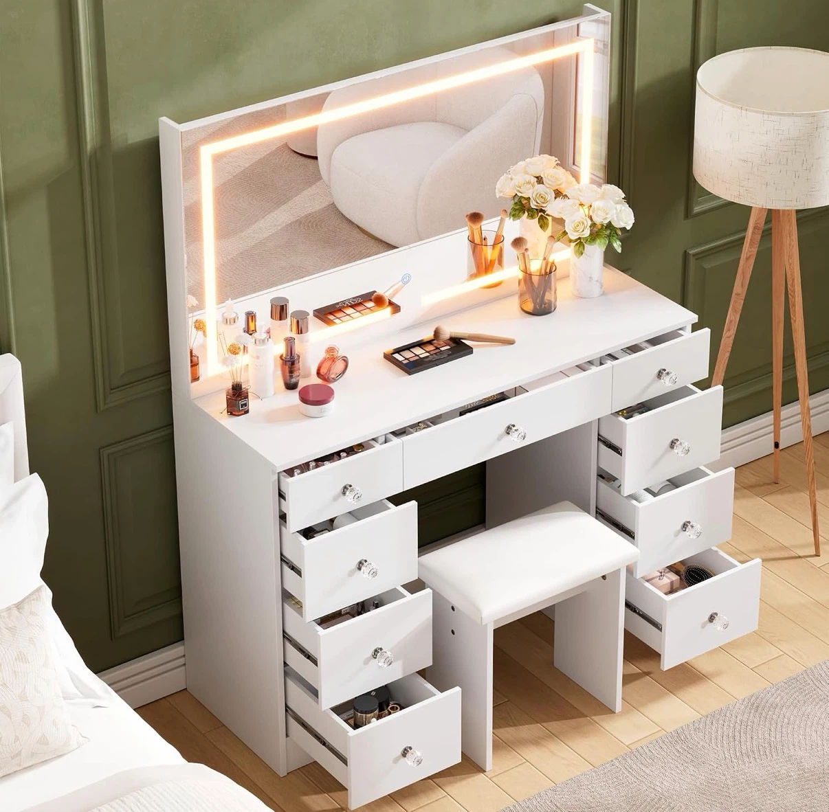 Beautiful led makeup desk vanity