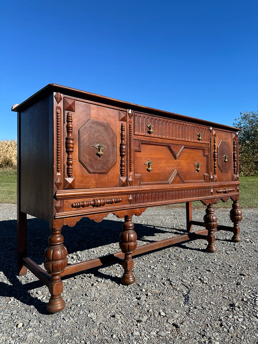 Vintage Walnut Carved Walnut Sideboard / Buffet (CAN DELIVER) - photo 2
