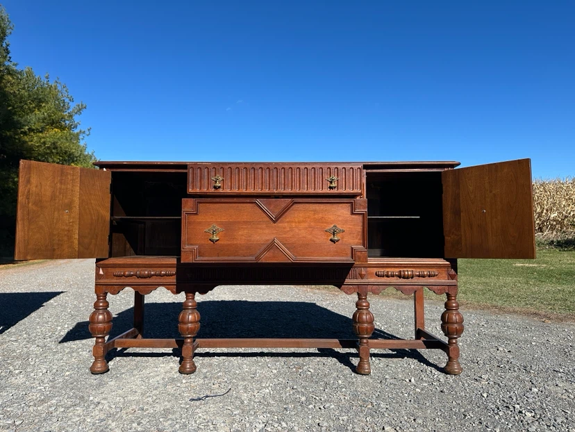 Vintage Walnut Carved Walnut Sideboard / Buffet (CAN DELIVER) - photo 3