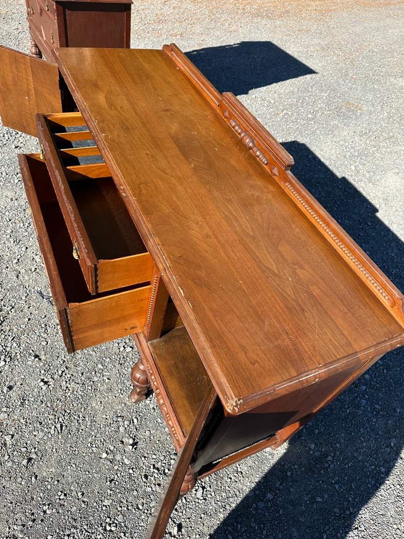 Vintage Walnut Carved Walnut Sideboard / Buffet (CAN DELIVER) - photo 4