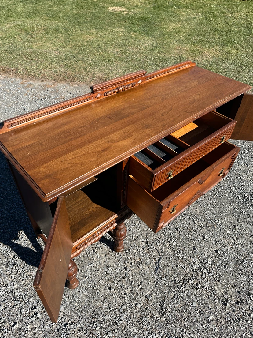 Vintage Walnut Carved Walnut Sideboard / Buffet (CAN DELIVER) - photo 5
