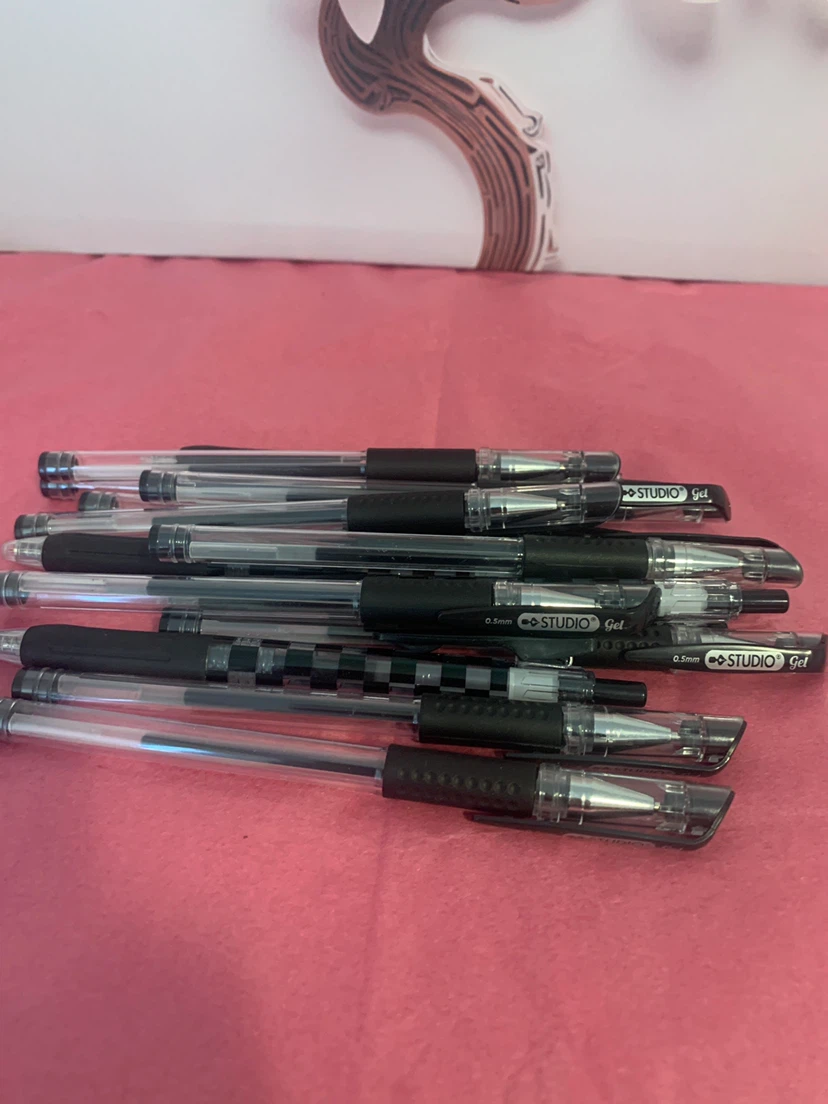 FREE 🆓 ASSORTED SET OF BLACK PENS