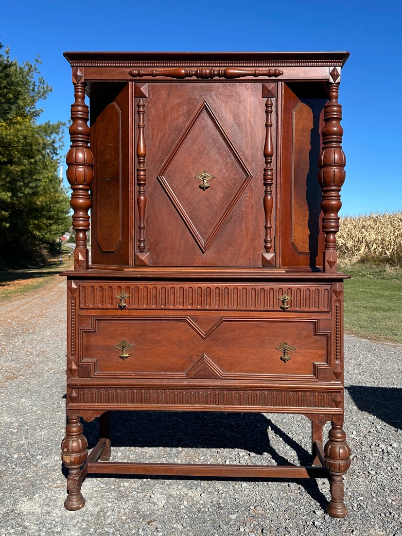 Vintage Walnut Wood Cabinet / Cupboard (CAN DELIVER)