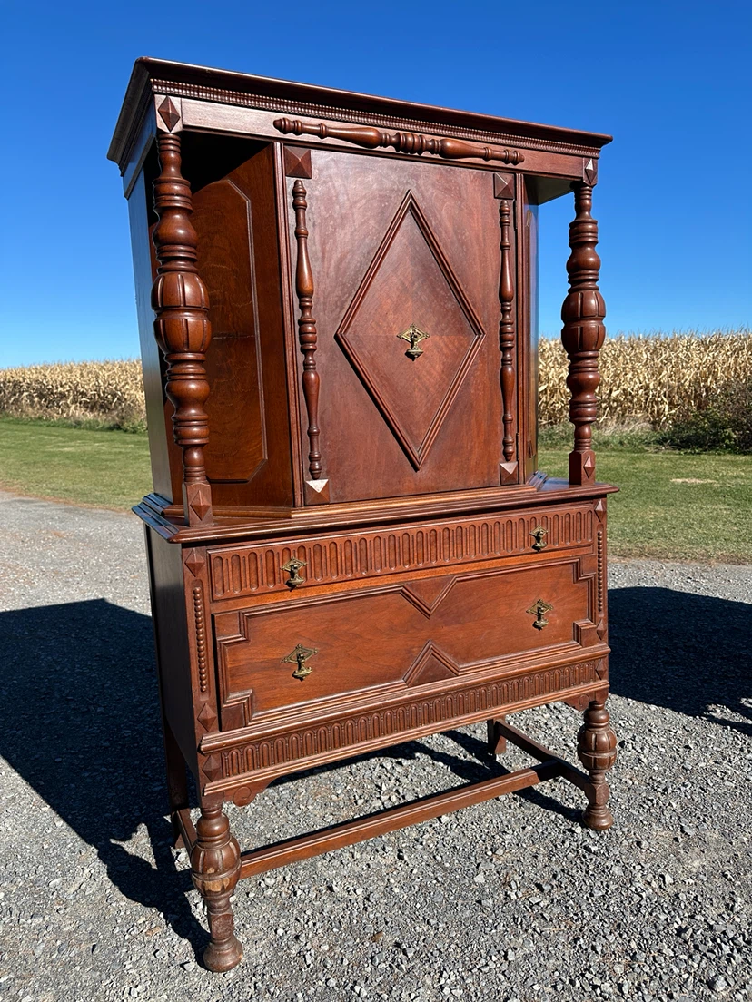 Vintage Walnut Wood Cabinet / Cupboard (CAN DELIVER) - photo 2