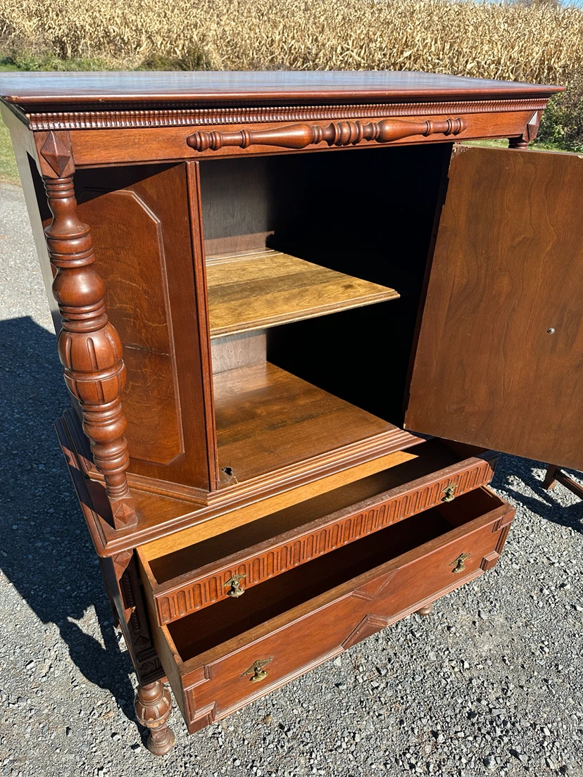 Vintage Walnut Wood Cabinet / Cupboard (CAN DELIVER) - photo 4