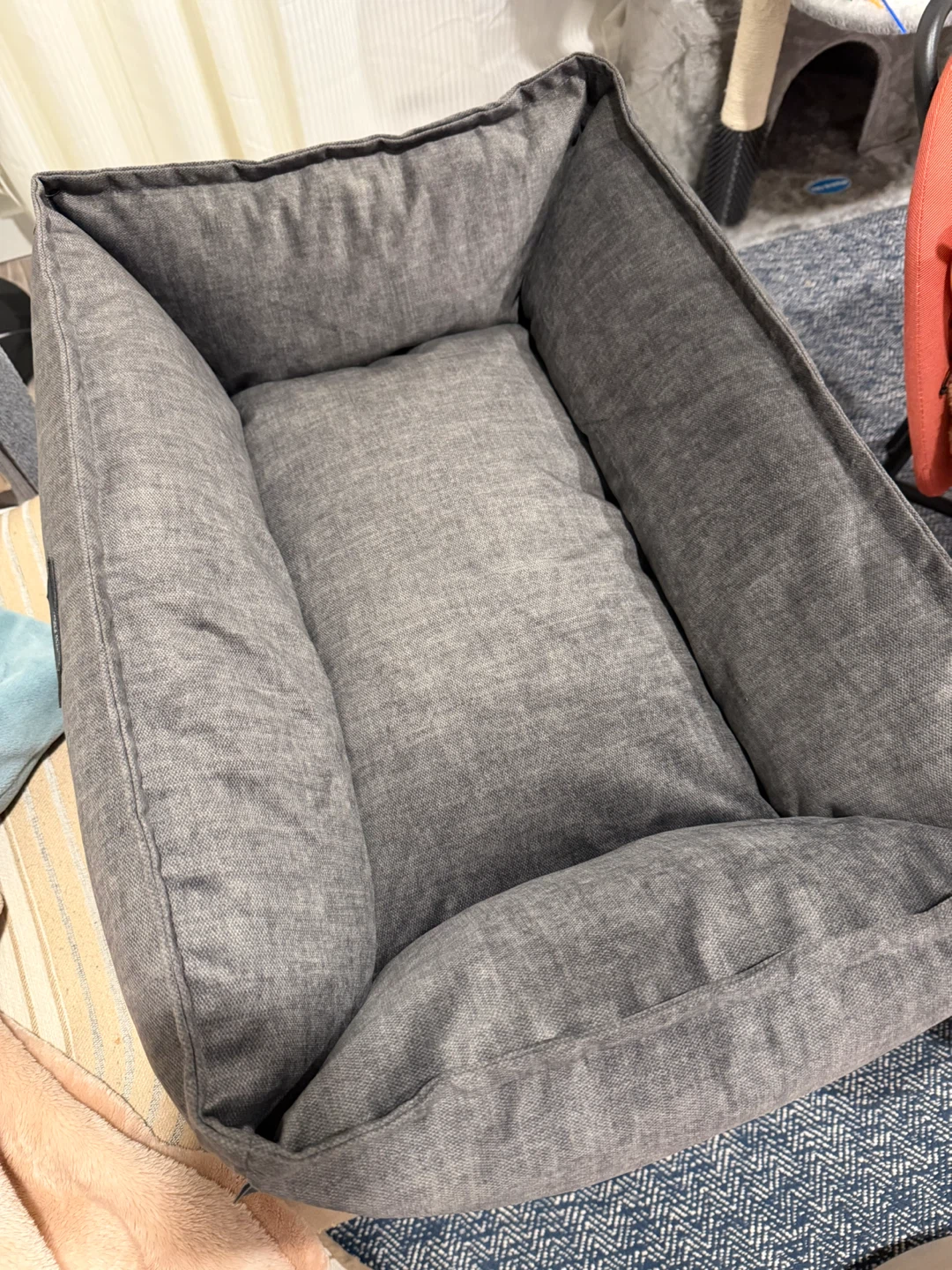Kenneth Cole grey pet bed - photo 2