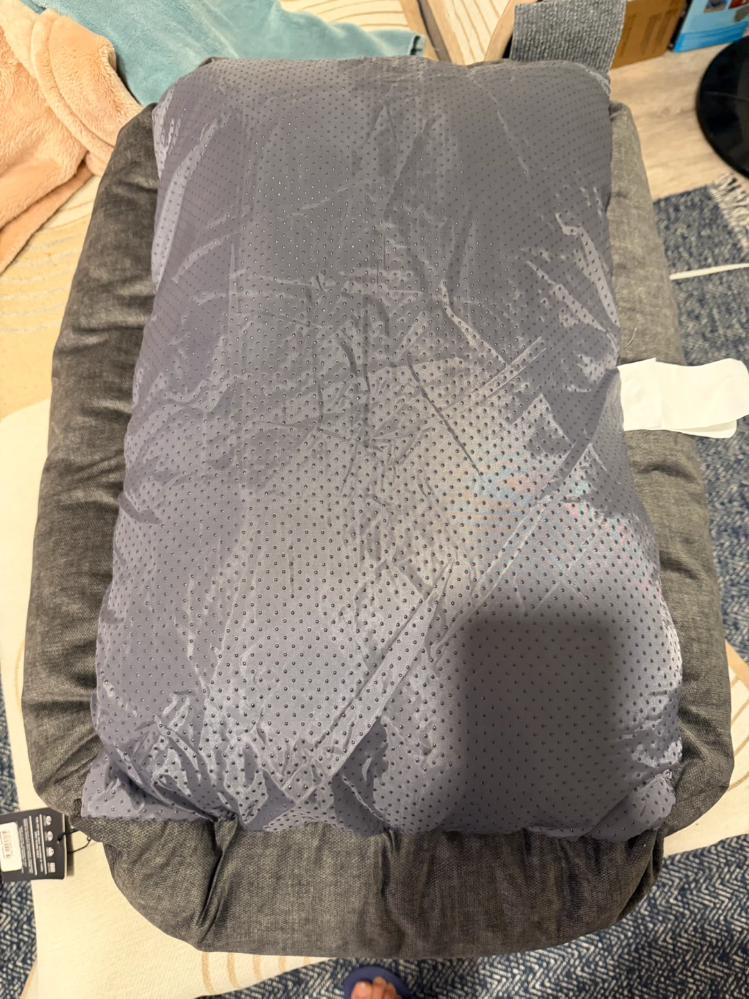 Kenneth Cole grey pet bed - photo 5