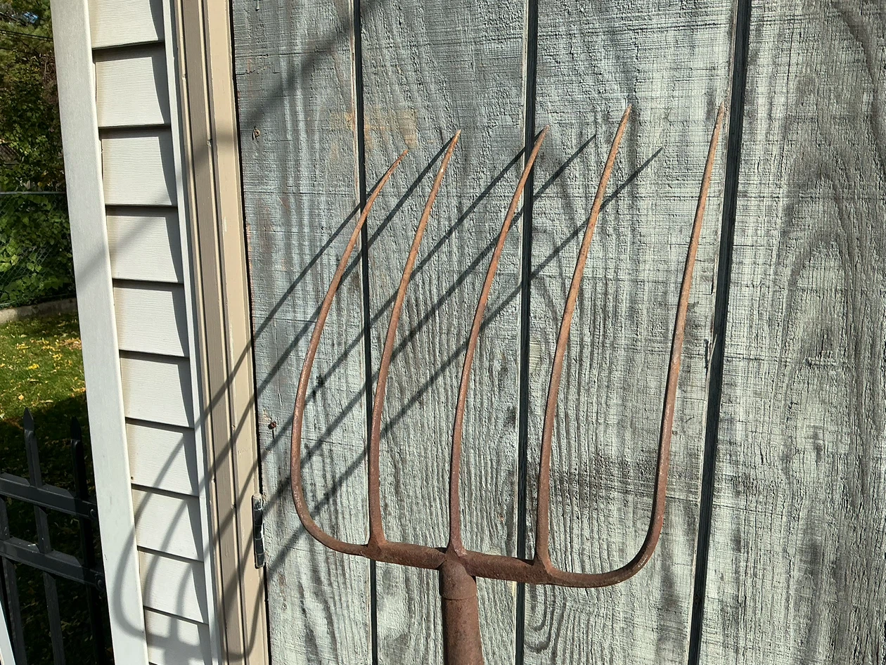 Antique HALLOWEEN 5 Prong Pitch Fork ! - photo 4