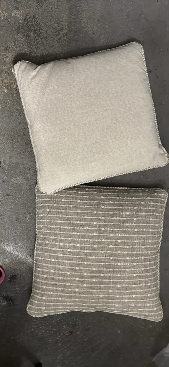 Beige throw cushions - photo 3