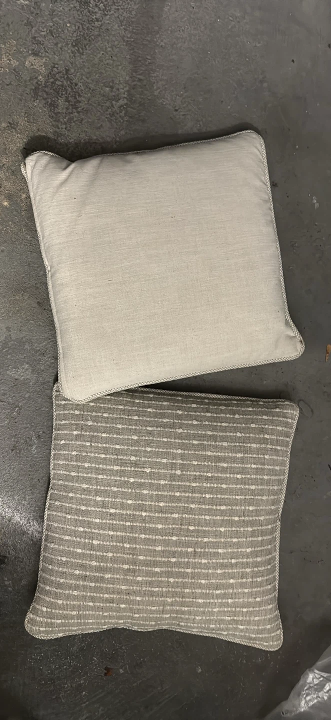 Beige throw cushions - photo 4