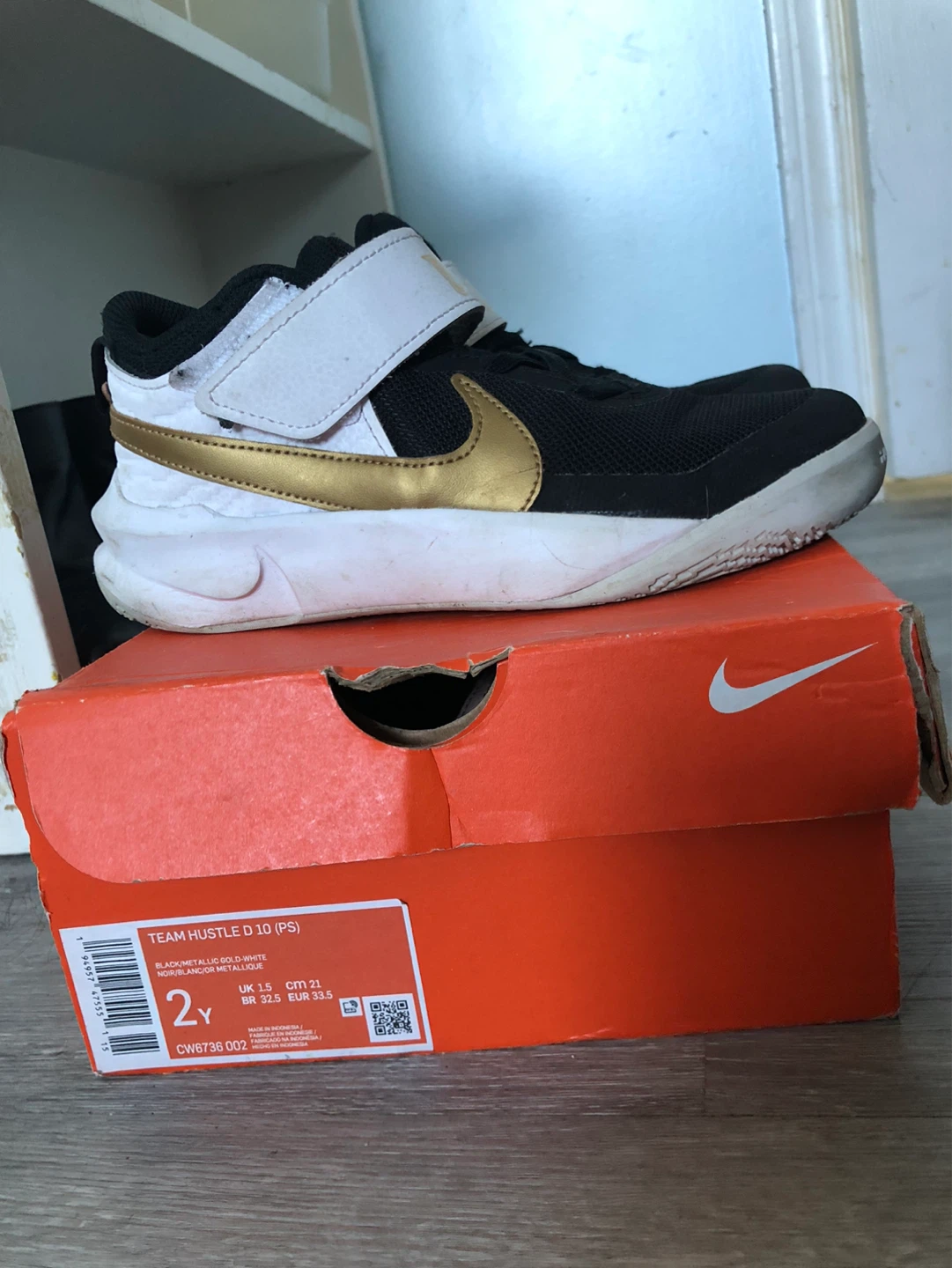 Nike Team Hustle D 10 PS Sneakers - Black/Gold