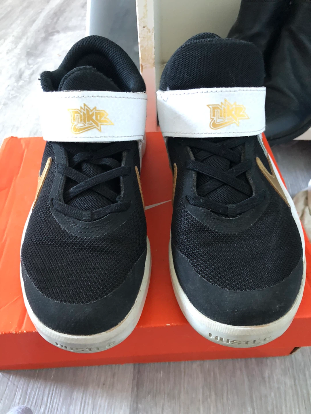 Nike Team Hustle D 10 PS Sneakers - Black/Gold - photo 2