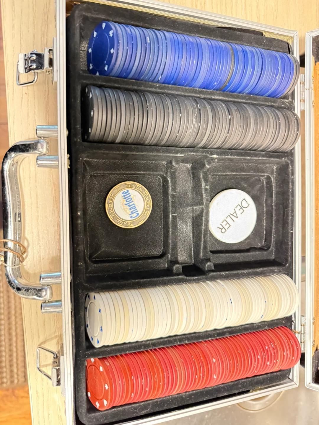 Poker chip set with aluminium carry case