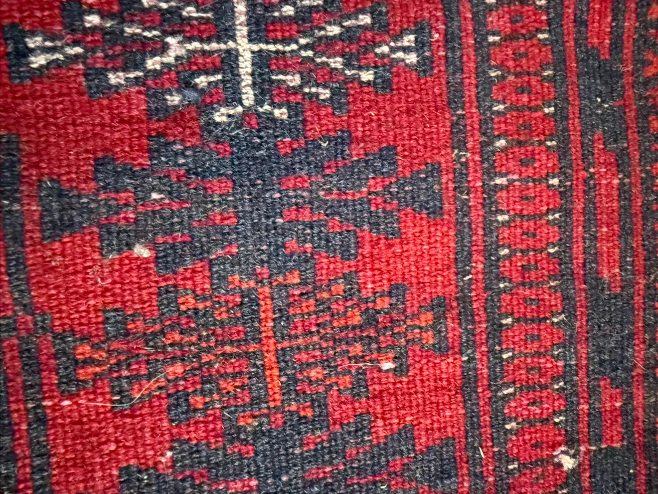 Traditional Persian-style wool rug - photo 3