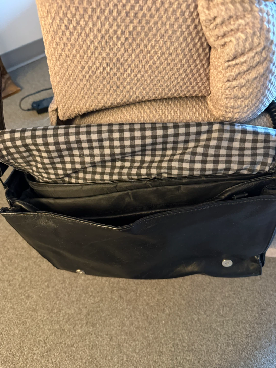 Cedar Ridge Black Leather Messenger Bag