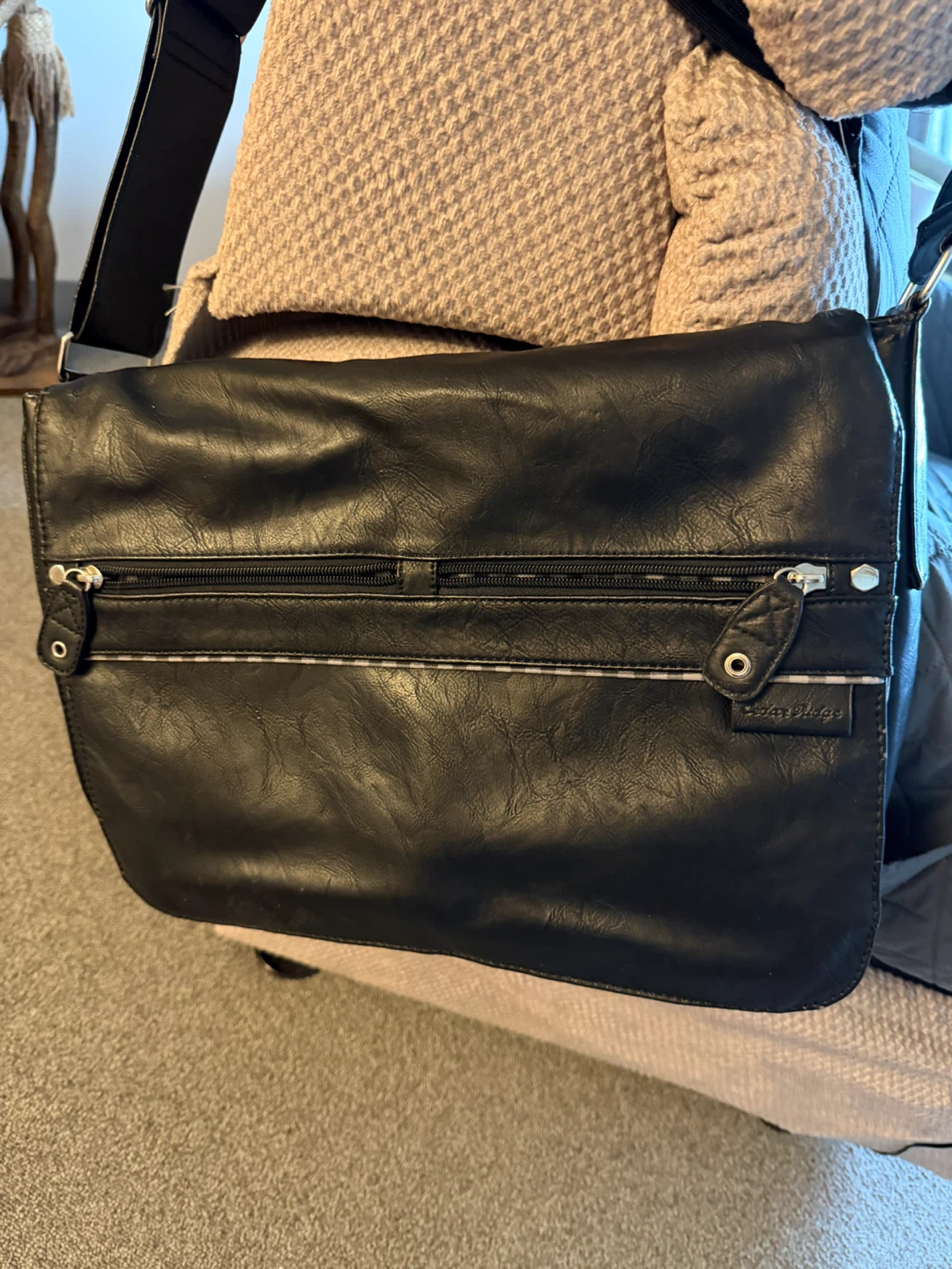 Cedar Ridge Black Leather Messenger Bag - photo 2