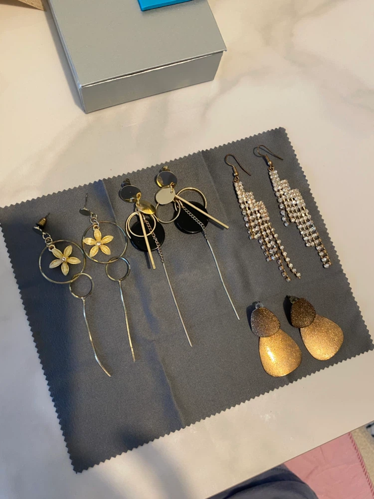 Set of 4 Pairs of Fashion Earrings Costume jewelry