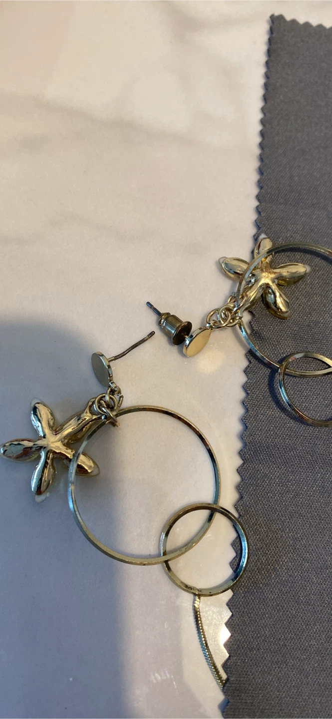 Set of 4 Pairs of Fashion Earrings Costume jewelry - photo 3