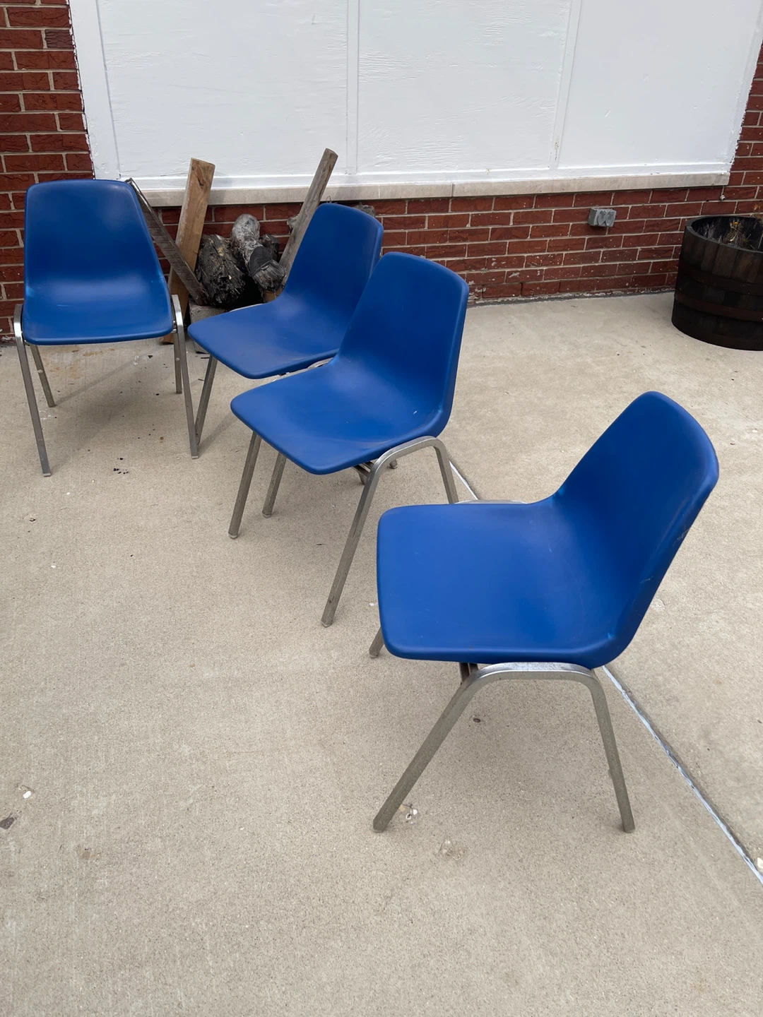 Set of 4 Blue Plastic Stackable Chairs - photo 2