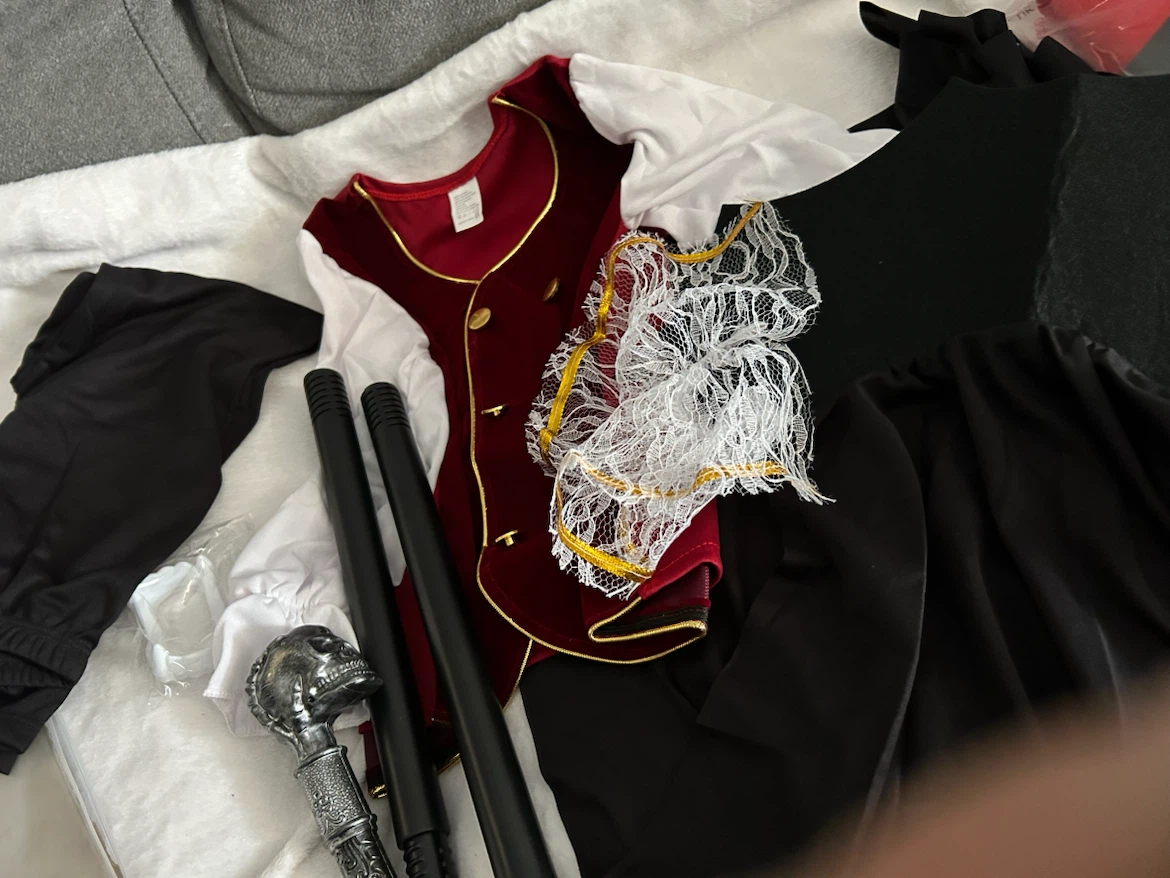 New-Kids Vampire Costume Set 3 To 4 Years! - photo 2