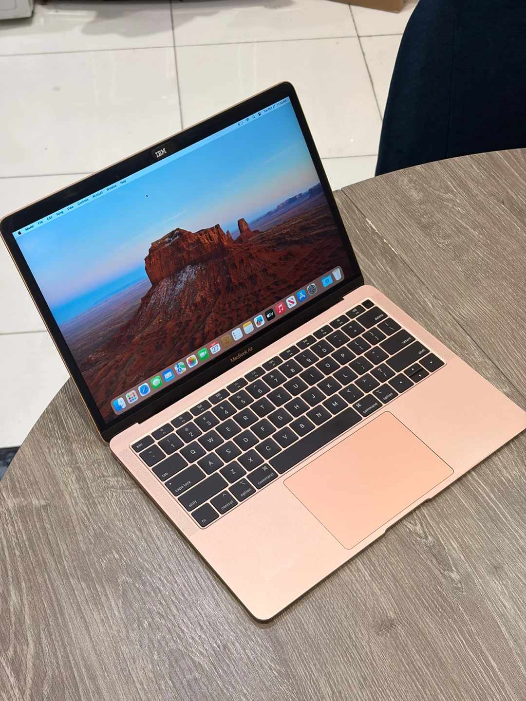 MacBook Air 13-inch (Retina, Gold, 2020) — i5 / 8GB / 250GB