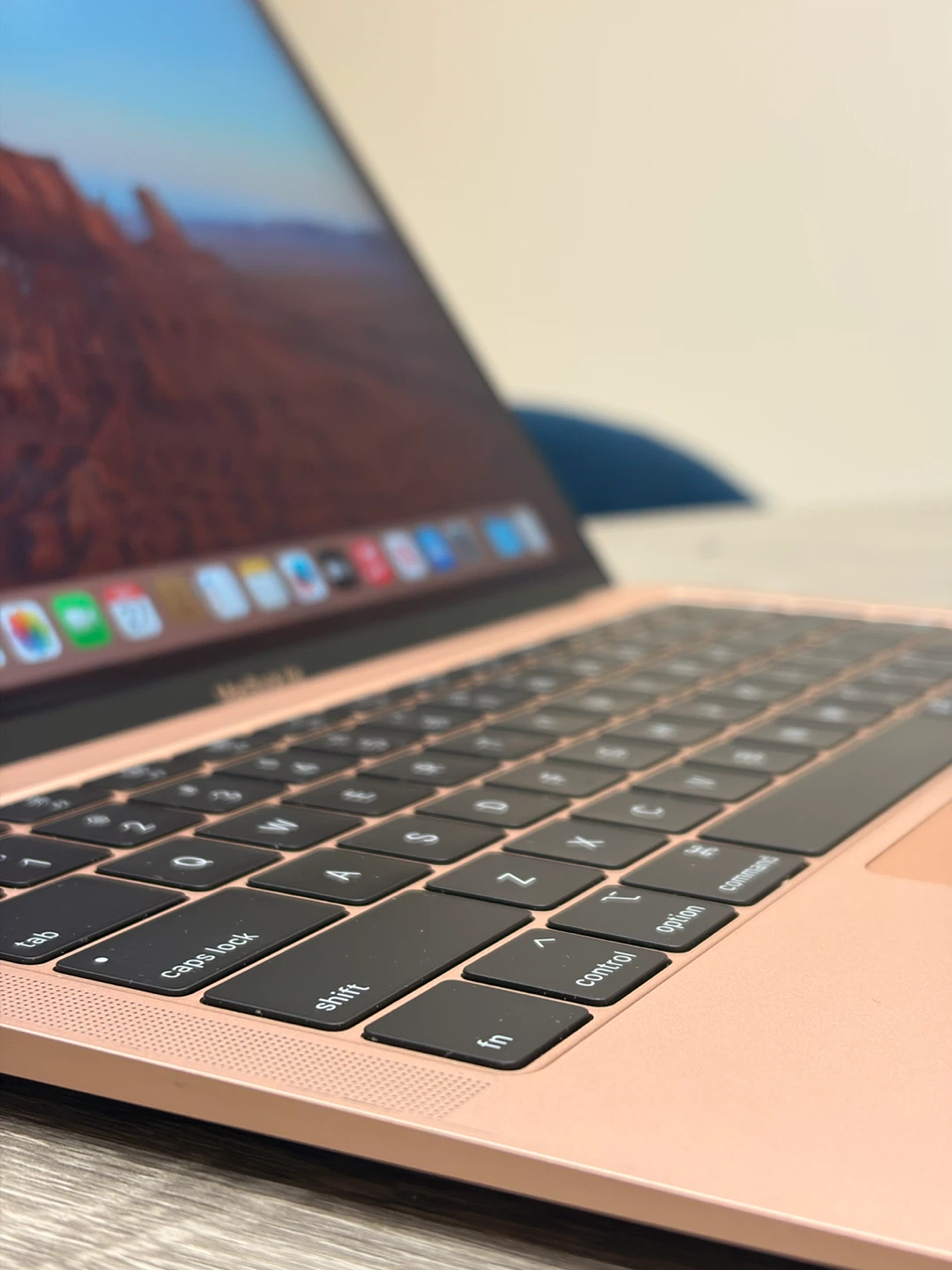 MacBook Air 13-inch (Retina, Gold, 2020) — i5 / 8GB / 250GB - photo 4