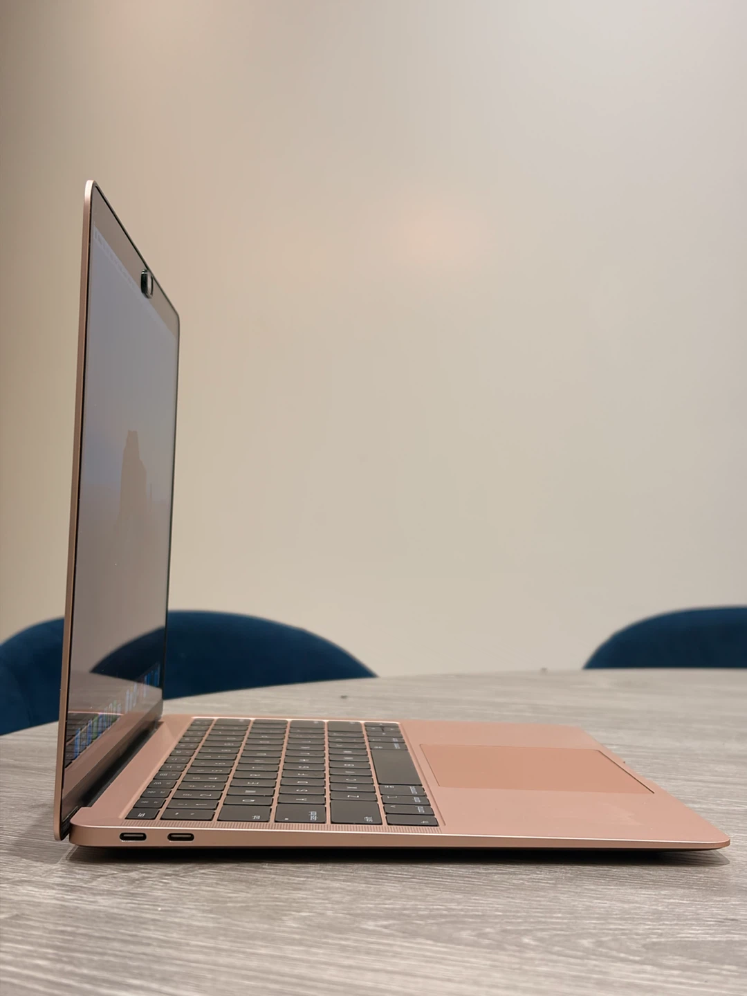 MacBook Air 13-inch (Retina, Gold, 2020) — i5 / 8GB / 250GB - photo 5