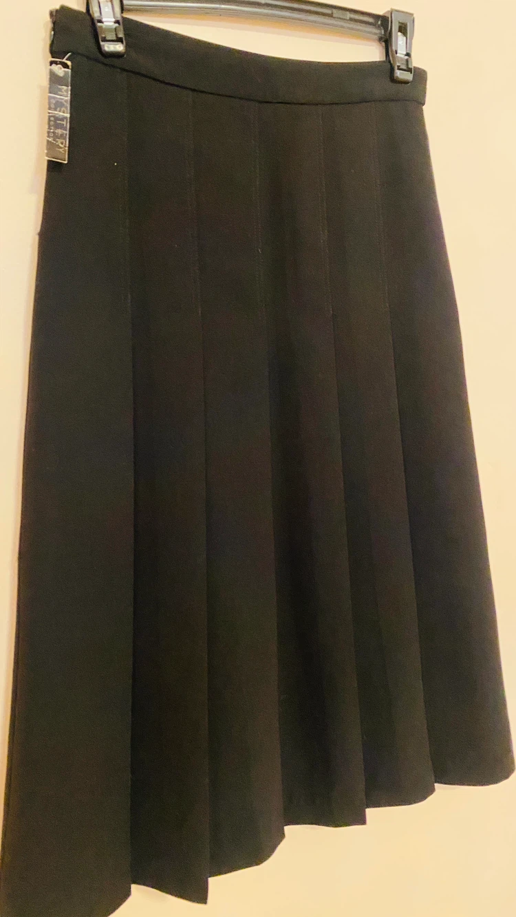 Classic feminine pleated skirt size 6 - photo 5