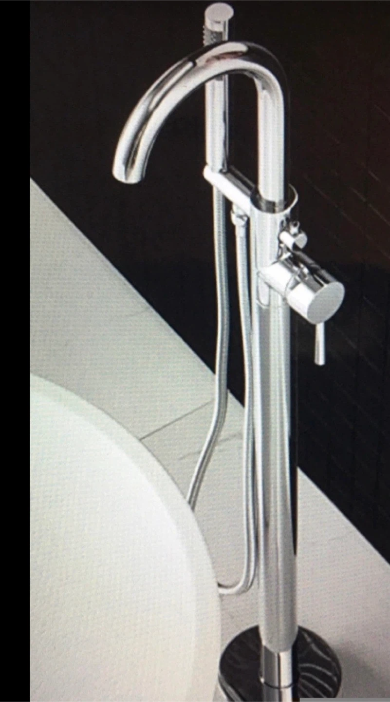 WOODBRIDGE Freestanding Tub Filler - photo 2