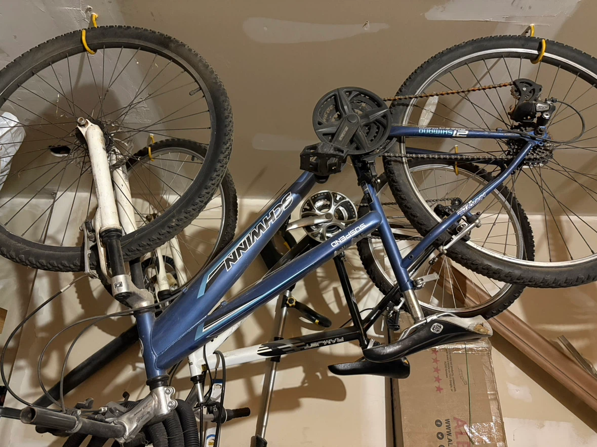 Bikes - girls bike and men’s bike - photo 2
