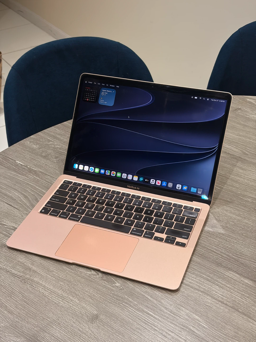 MacBook Air M1 (Retina, 13-inch, 2020) — Gold / 8GB / 250GB