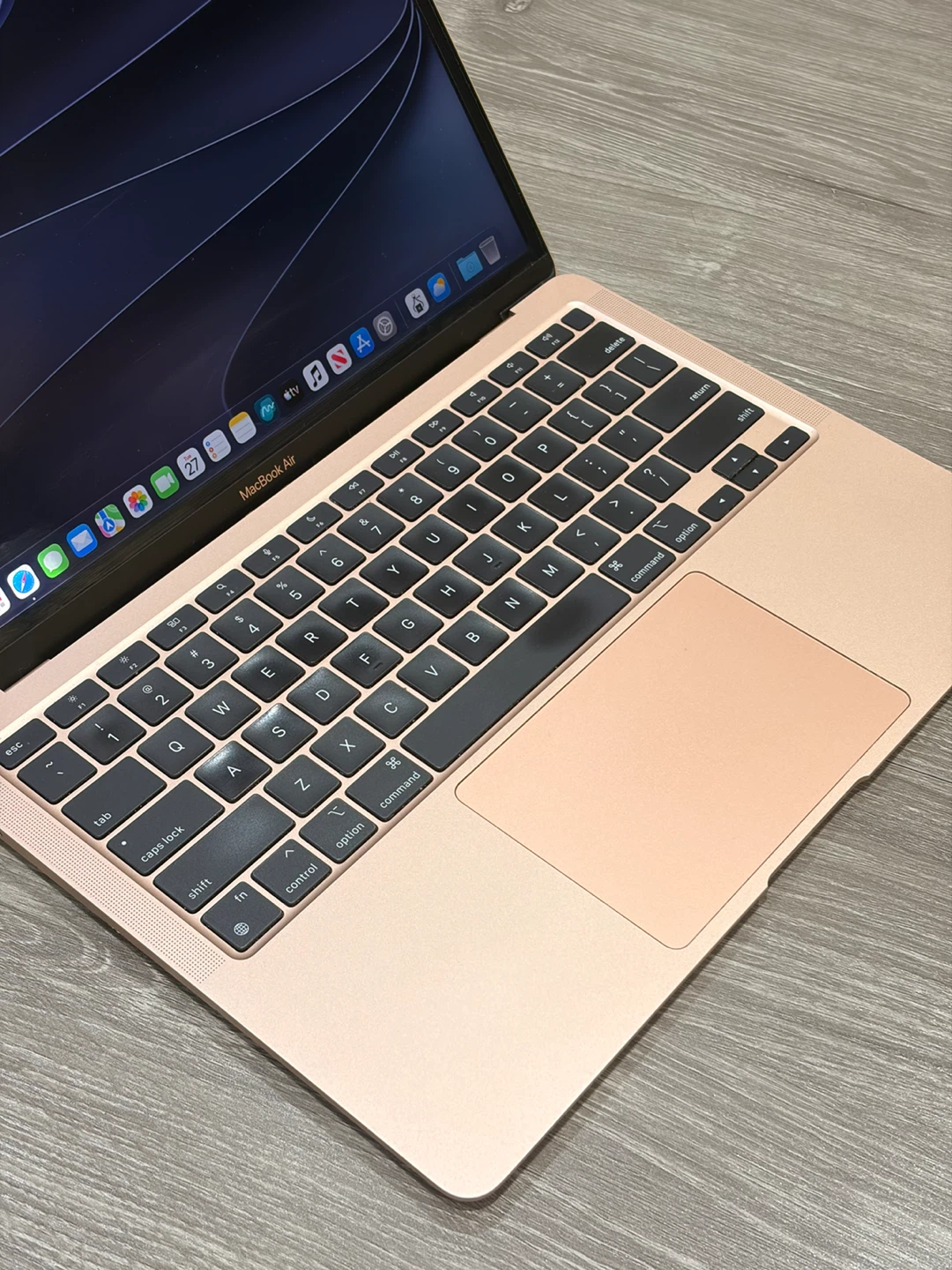 MacBook Air M1 (Retina, 13-inch, 2020) — Gold / 8GB / 250GB - photo 3