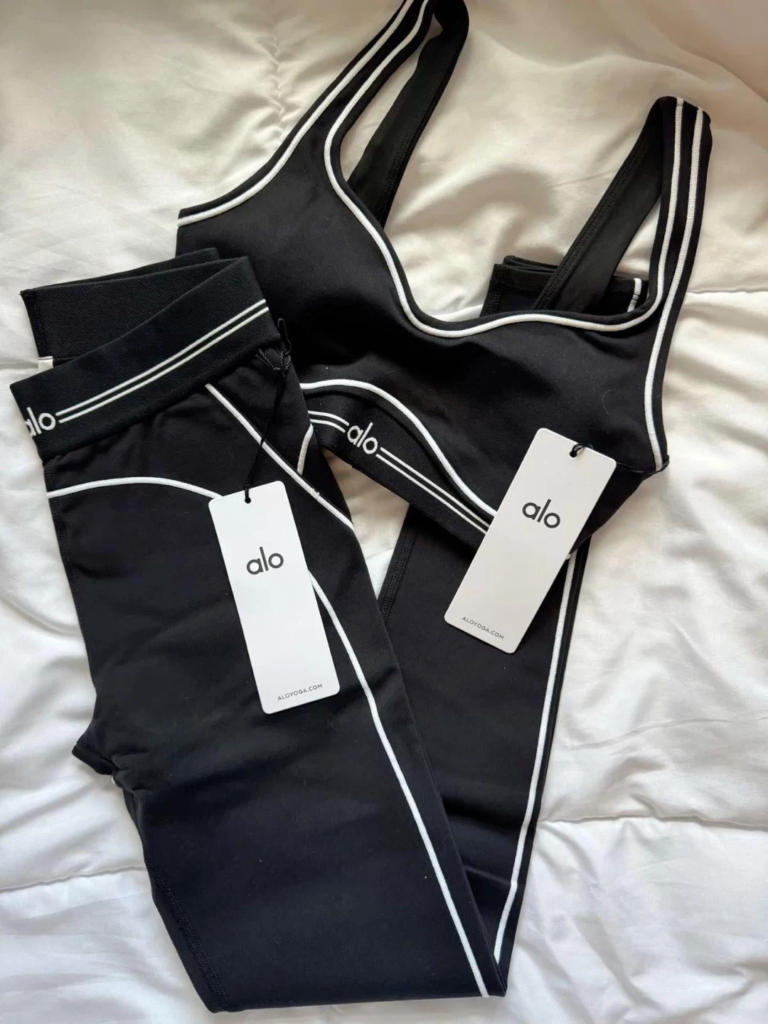 Alo Yoga Nulu Cropped Slim Set