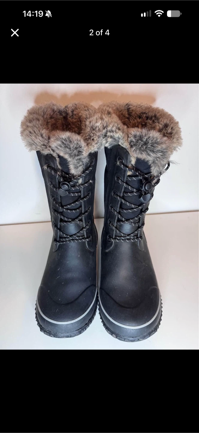 Bogs Youth Winter Boots Size 4 - photo 2