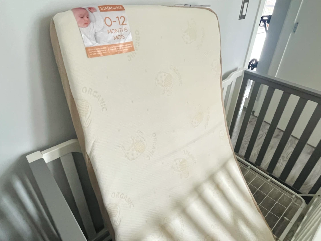 Wooden Baby Crib & Simmons Organic Mattress - photo 5