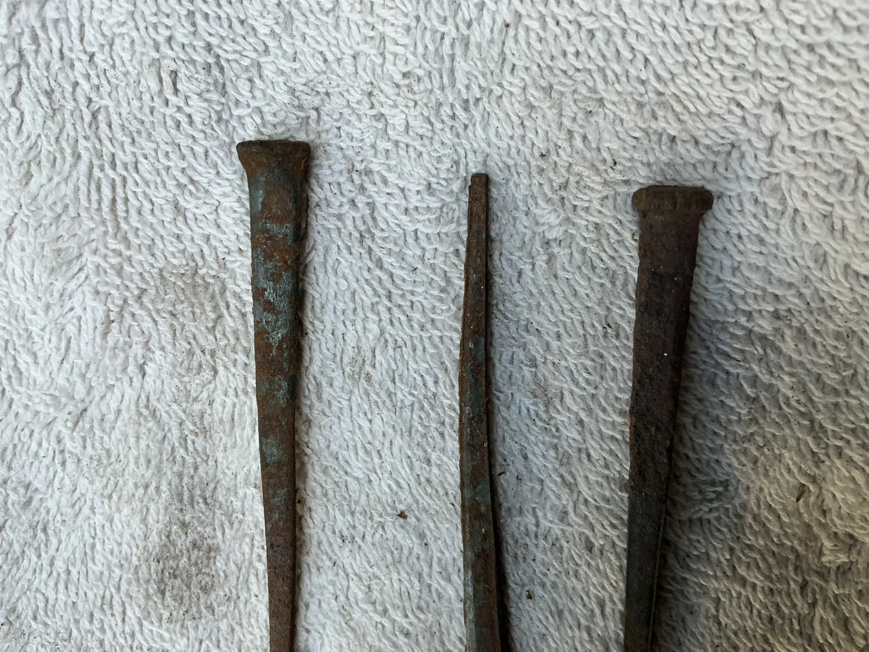 Three Antique Hand-Forged Iron Nails ! - photo 2