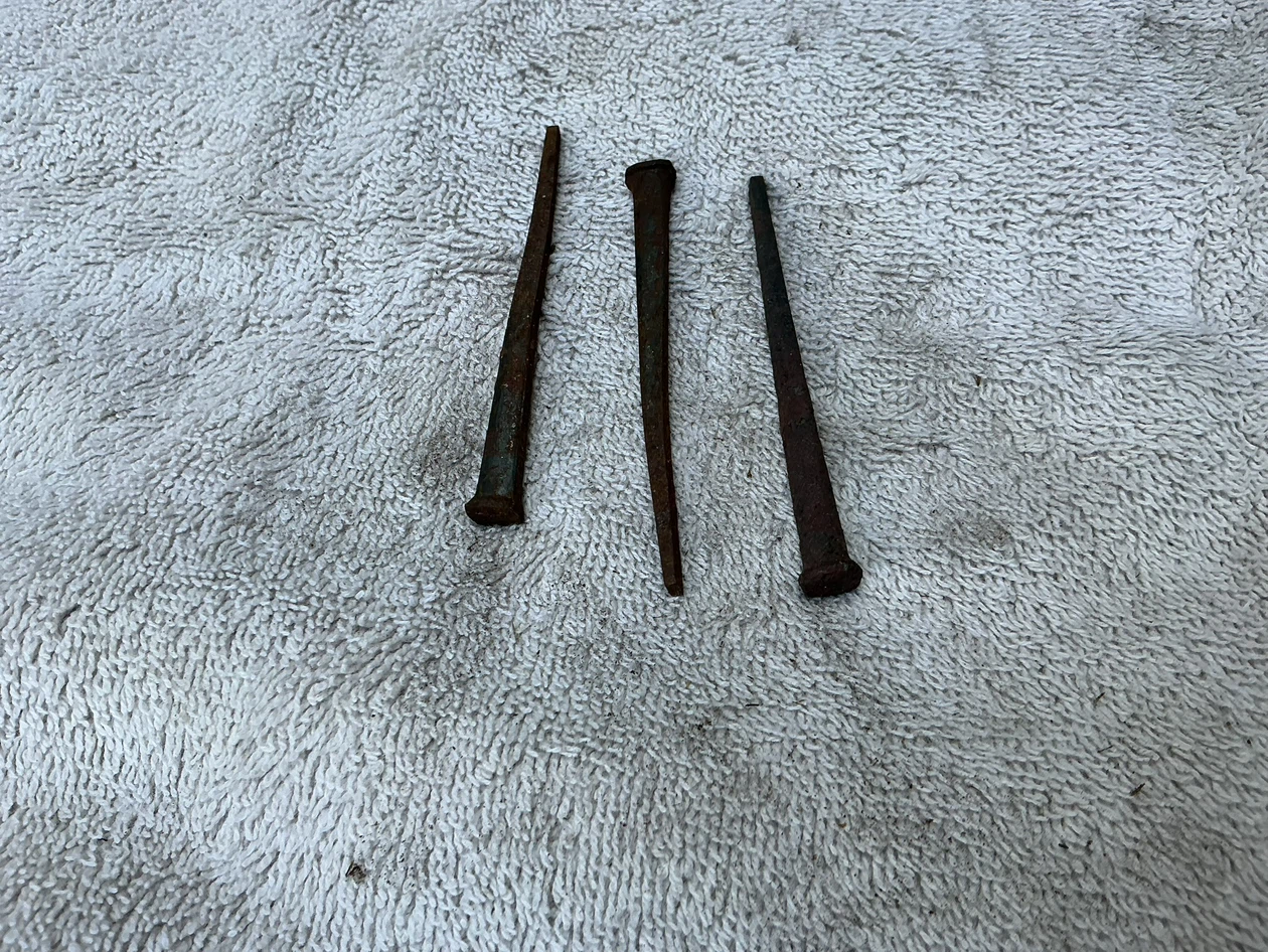 Three Antique Hand-Forged Iron Nails ! - photo 3