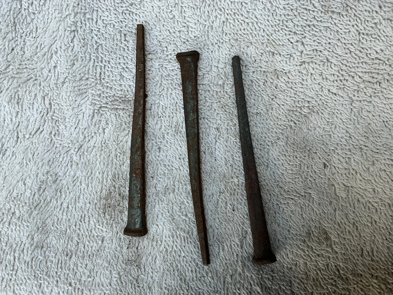 Three Antique Hand-Forged Iron Nails ! - photo 4