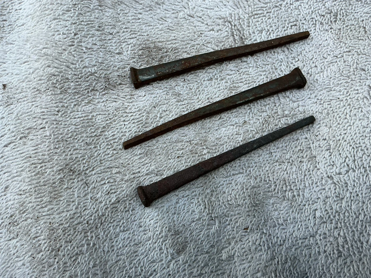 Three Antique Hand-Forged Iron Nails ! - photo 5
