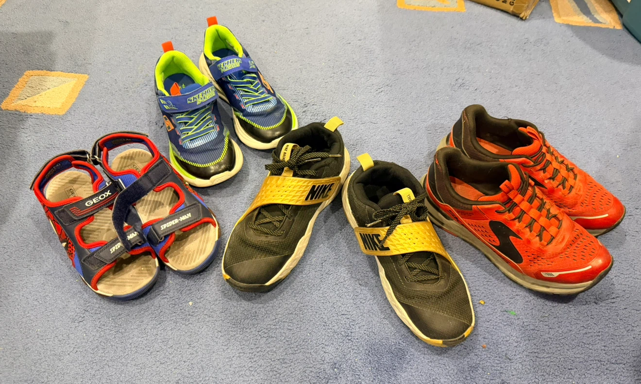 Shoes and foldable and twin aerobed and toys - photo 2