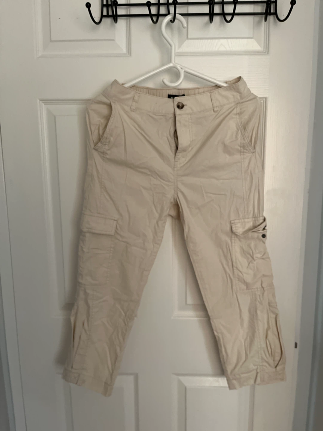 High-Waisted Cream Cargo Cropped Pants