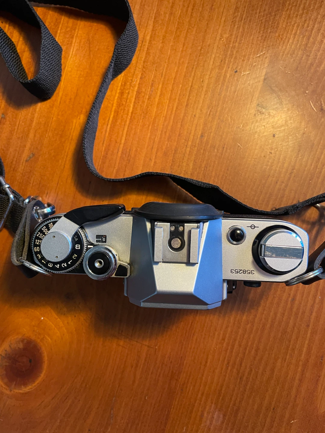 Canon AE-1 35mm Film Camera Kit w/ 3 Lenses, Cases & Databack A - photo 3