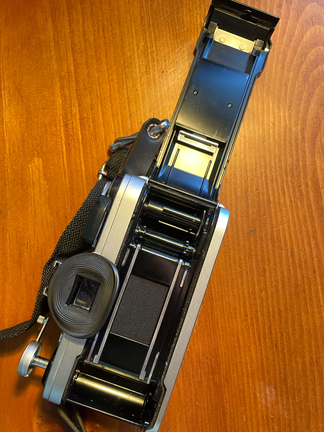 Canon AE-1 35mm Film Camera Kit w/ 3 Lenses, Cases & Databack A - photo 4