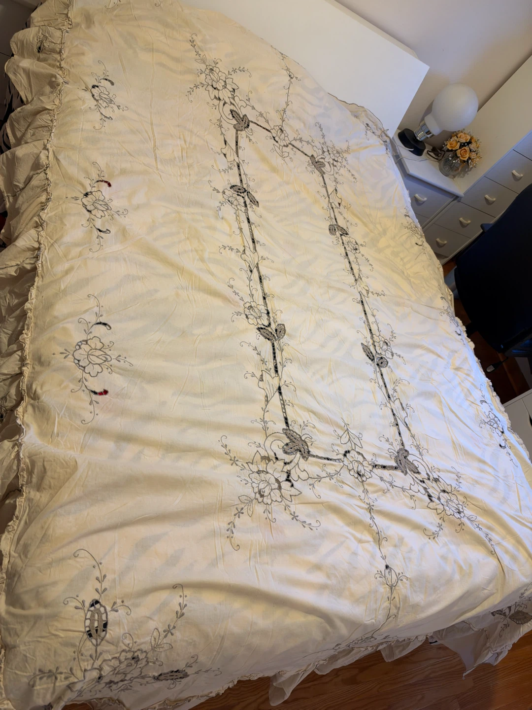 Vintage Embroidered Cream Bedspread - photo 2