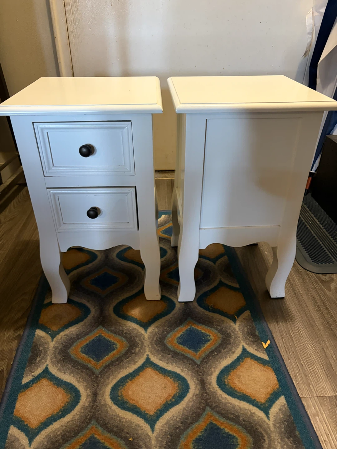 Set of Two White Nightstands - photo 2