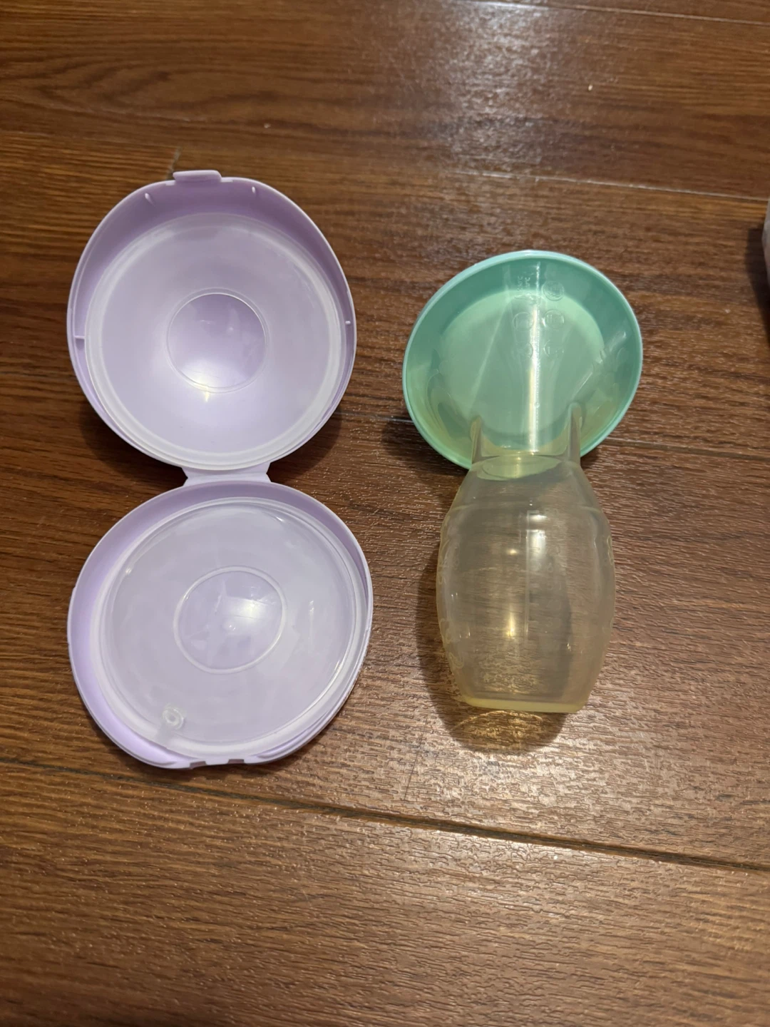 Wearable Breast Pump + breastfeeding accessories - photo 4